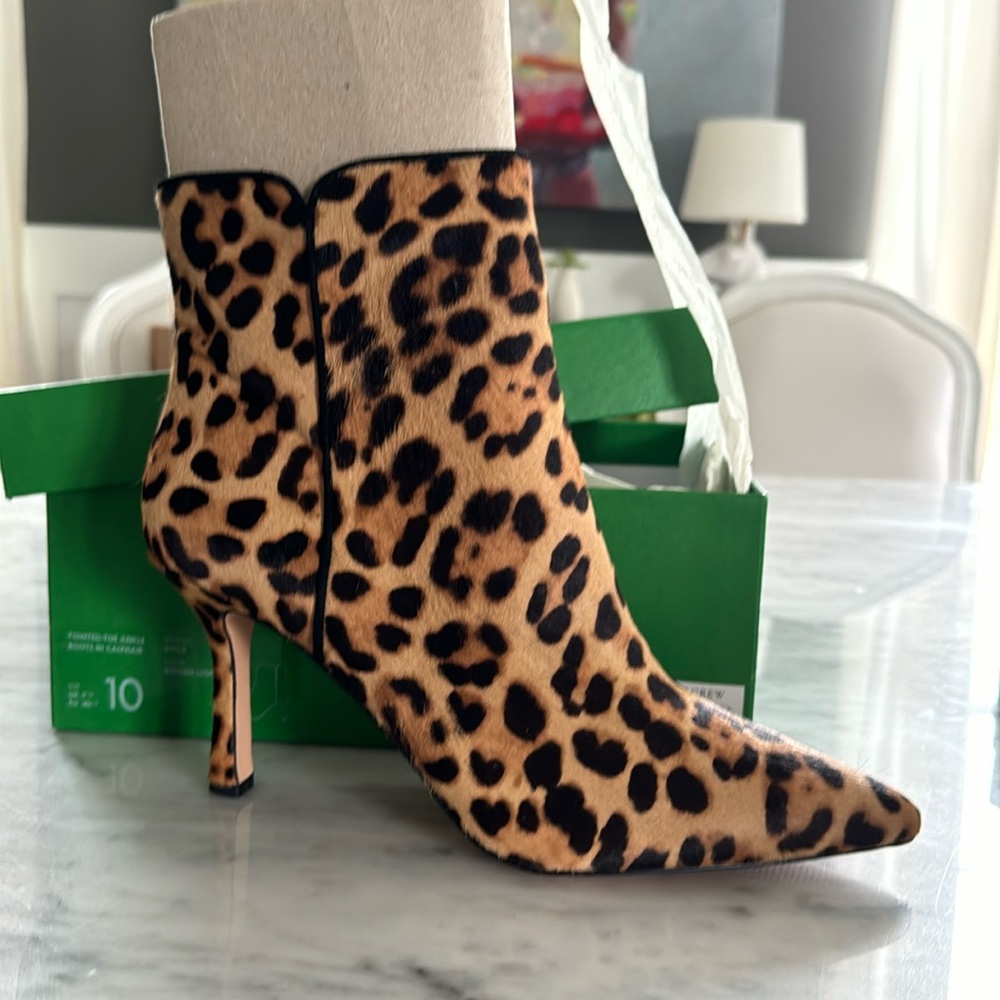 NWT Size 10 JCrew pointed-toe ankle boots in calf hair. Leopard print.